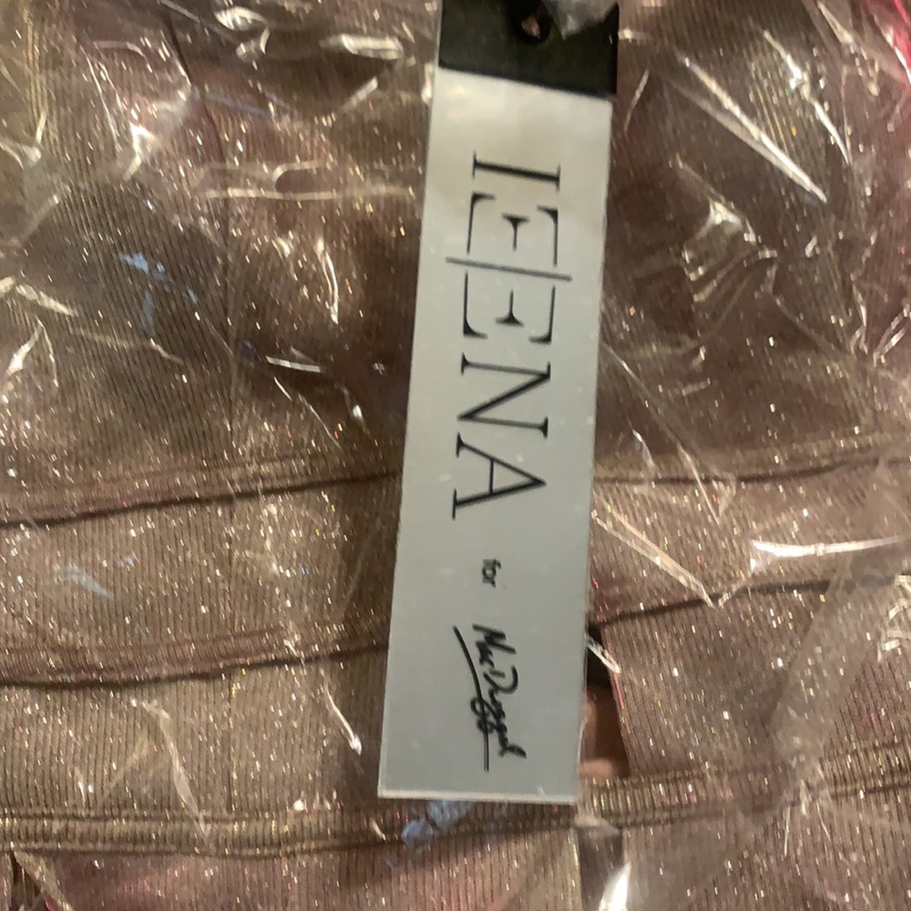 Metallic Plunge Neck Pleated
IEENA FOR MAC DUGGAL - Picture 12 of 13